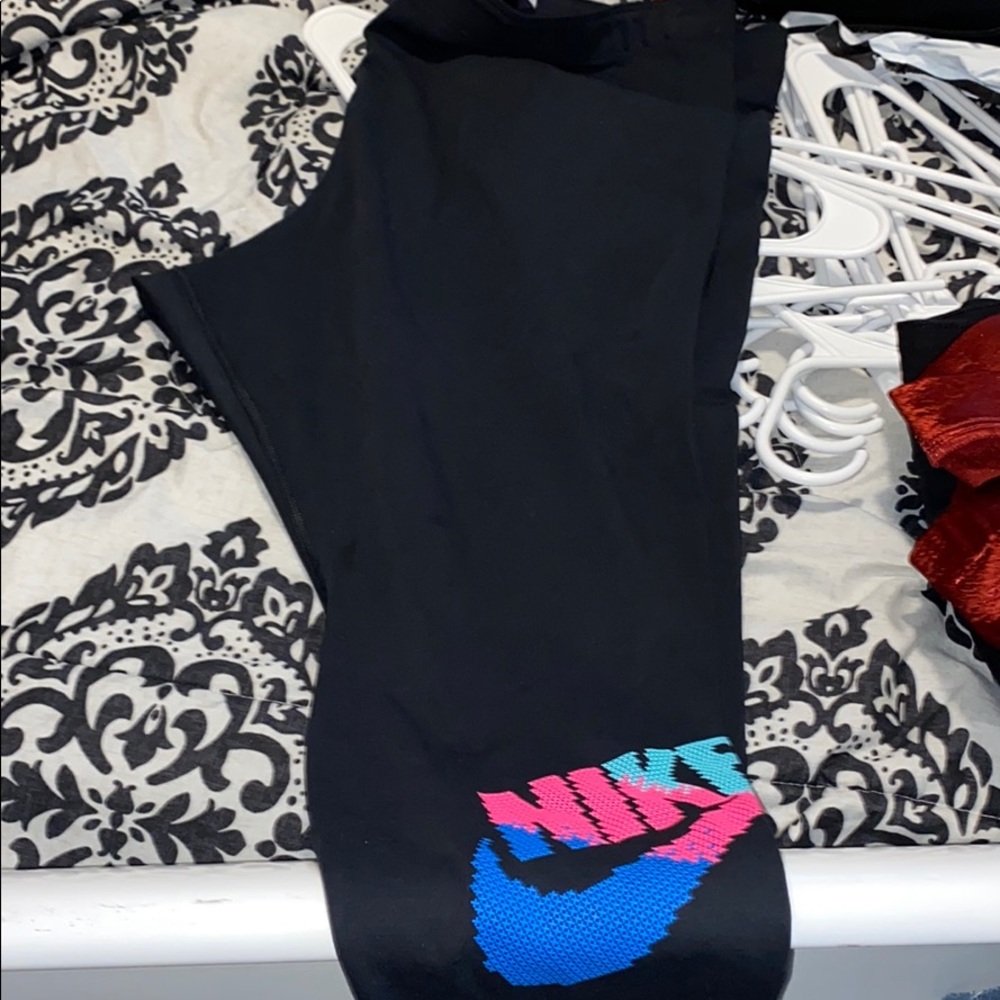 Black Nike leggings